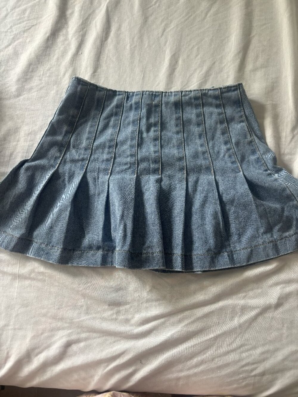 Sincerely Jules Light Wash Pleated Denim Mini Skirt – Size Small